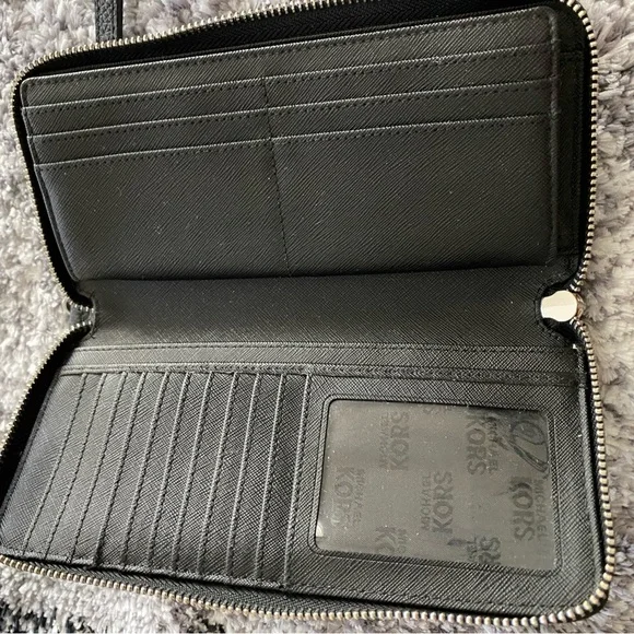 Michael Kors black wristlet - Picture 6 of 7